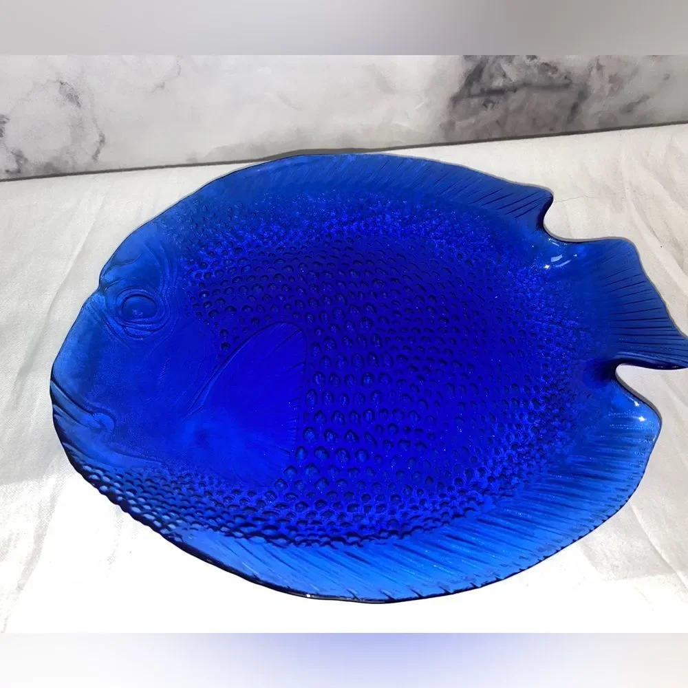 Cobalt Blue Arcorac fish plate.
